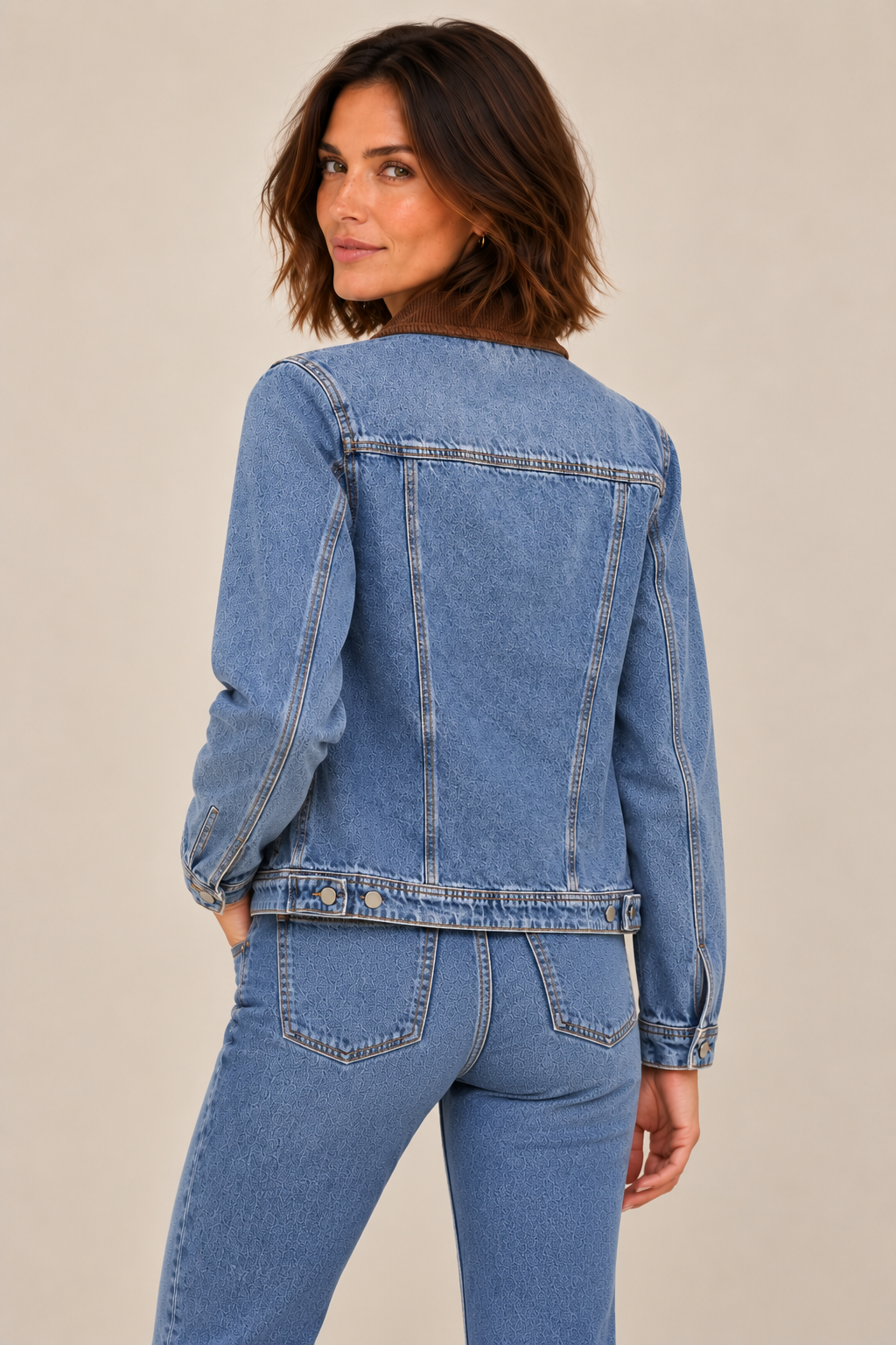 La veste en jean à col contrastant