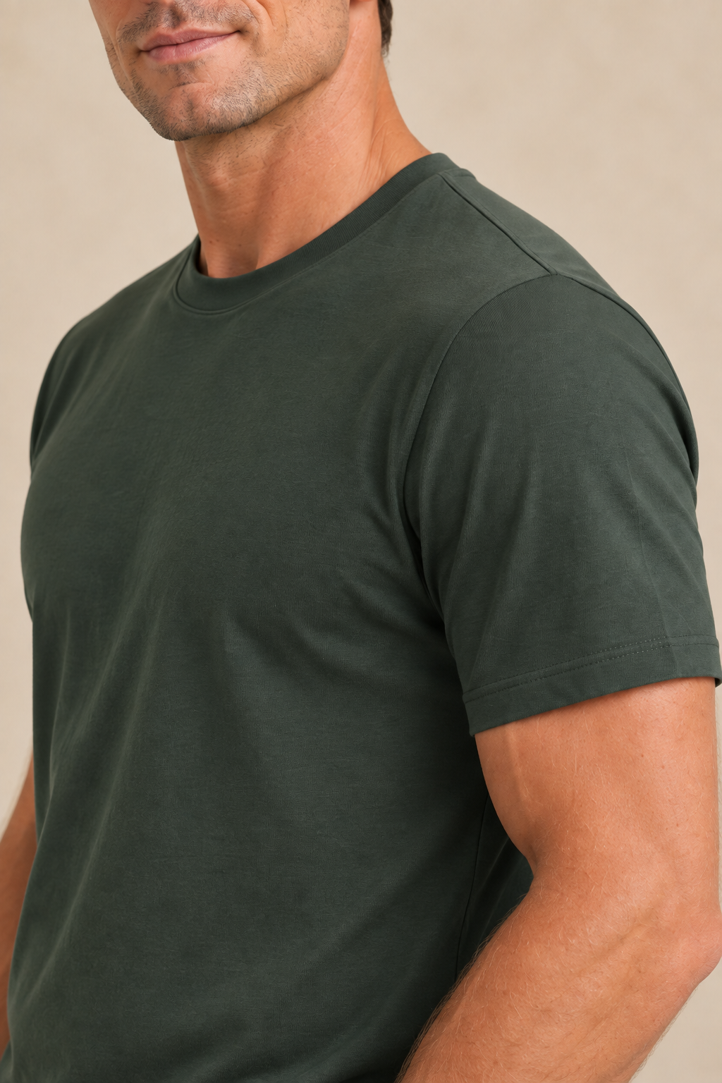 Le t-shirt uni à col rond