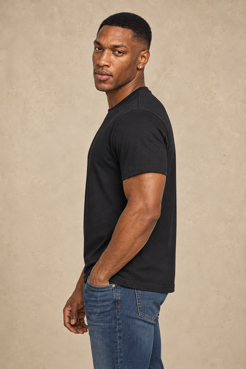 Le t-shirt uni à col rond