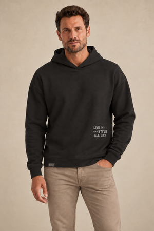 Le hoodie noir à imprimé graphique