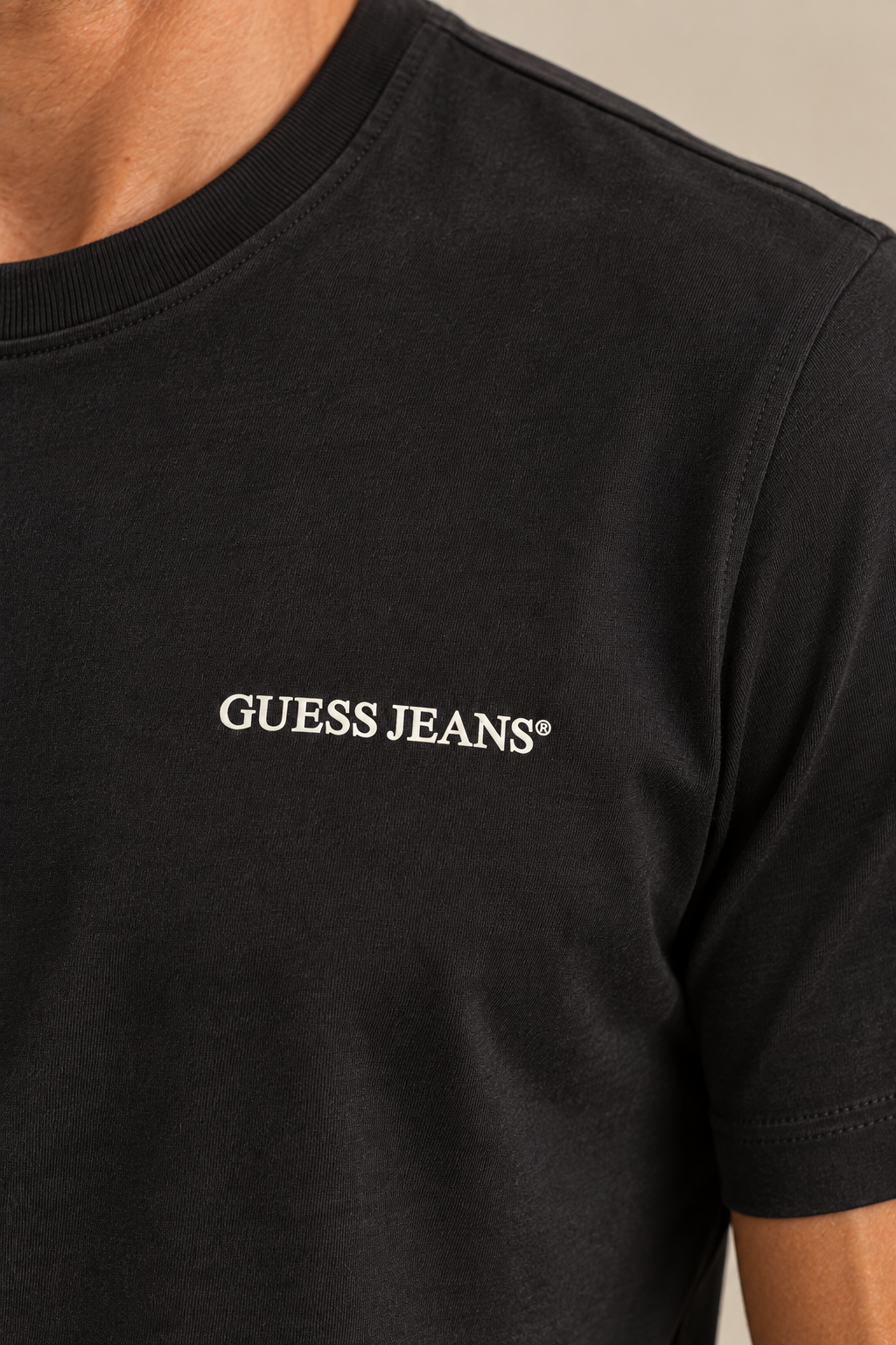 Le t-shirt à logo classique de Guess