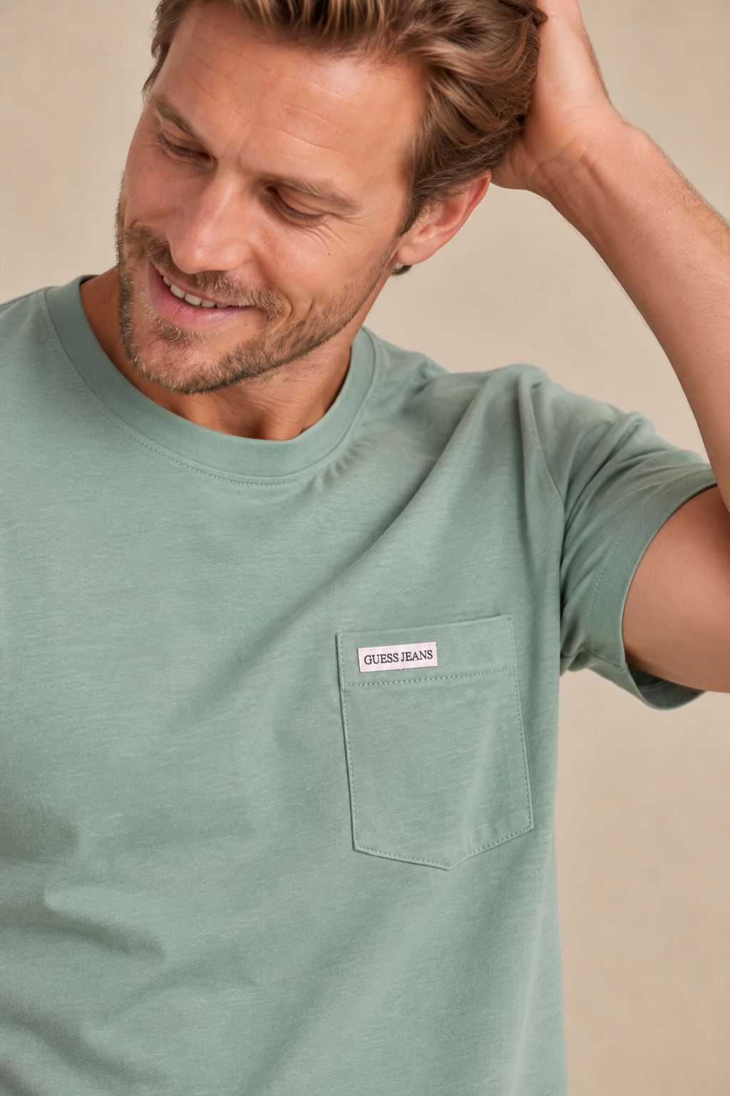 Le t-shirt à poche Guess