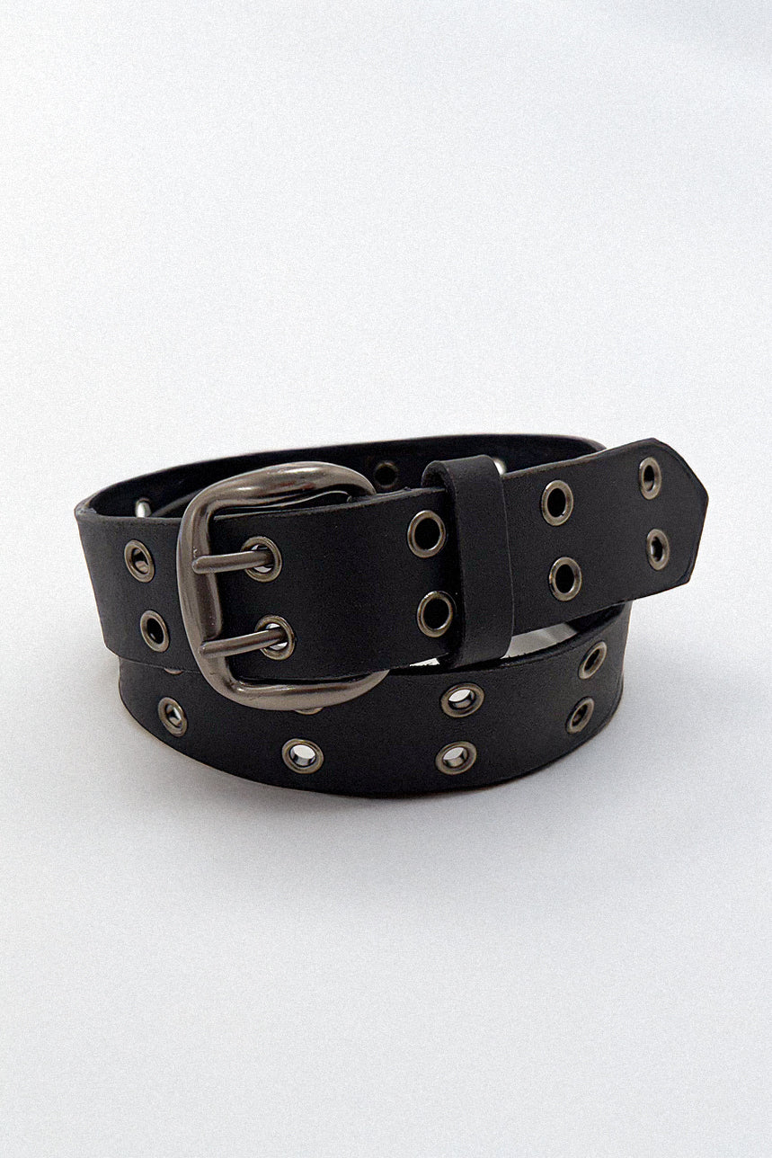La ceinture en cuir boucle double ardillon avec œillets