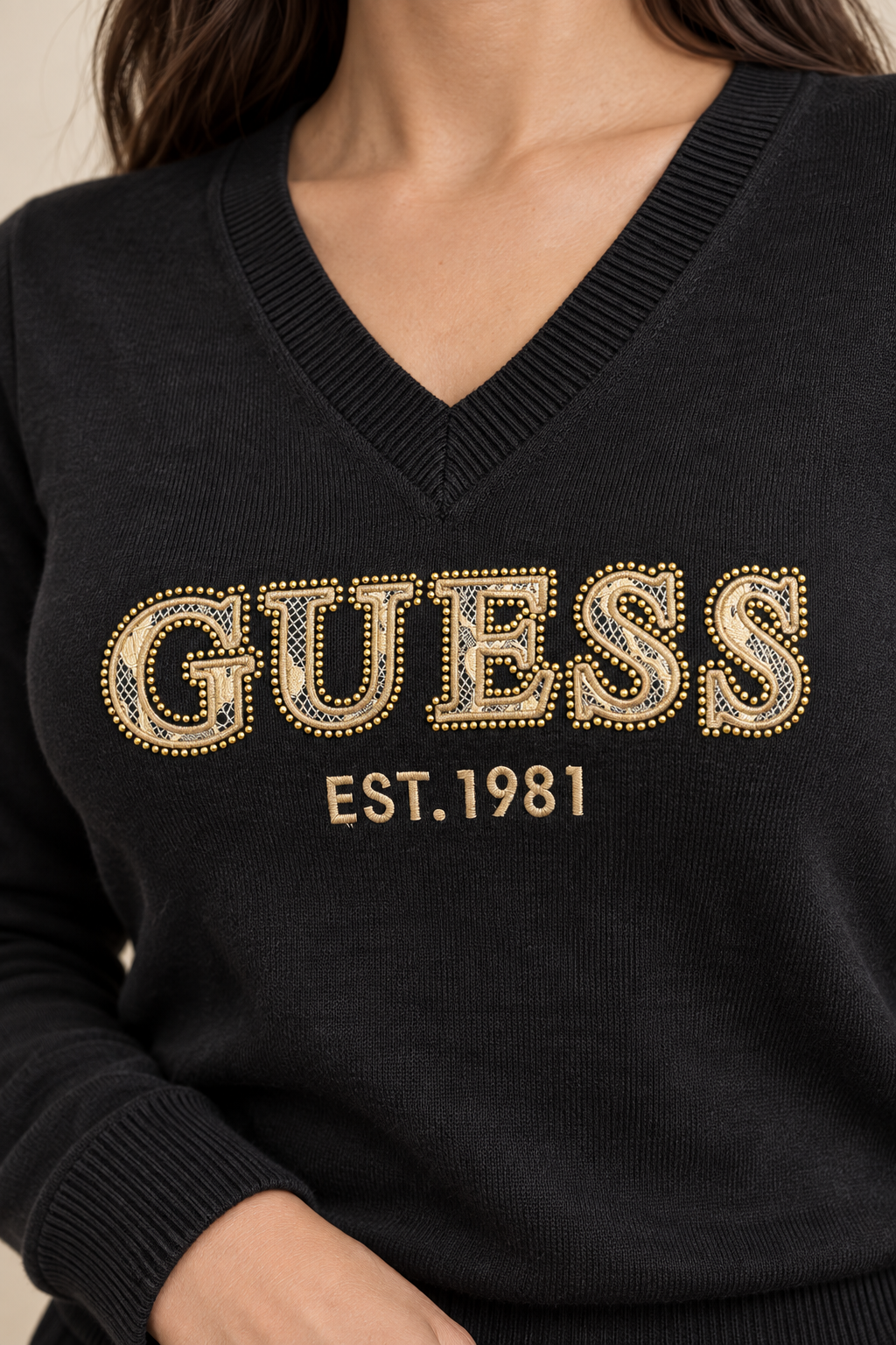 Le chandail à col V Guess