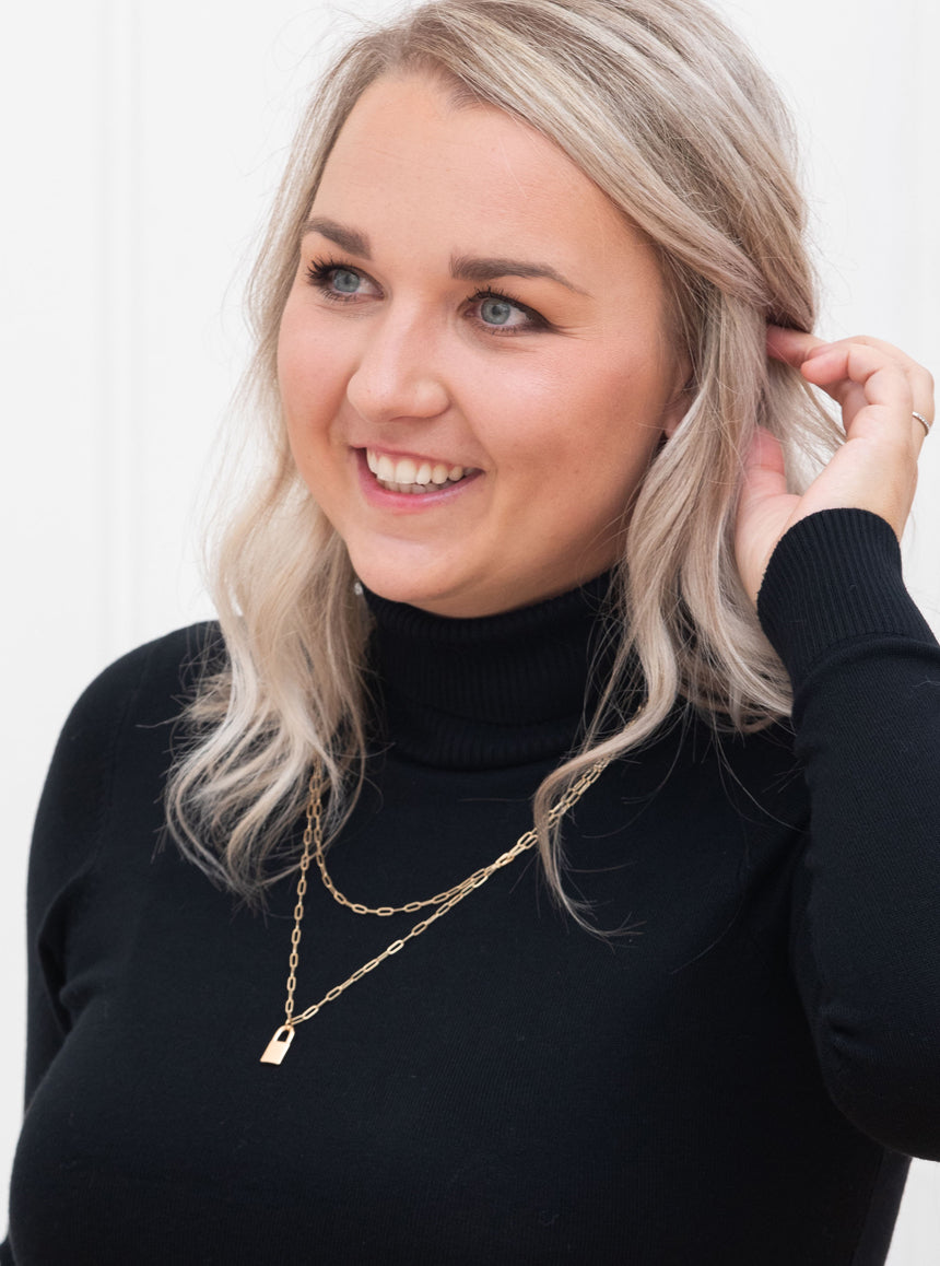 Necklace with padlock