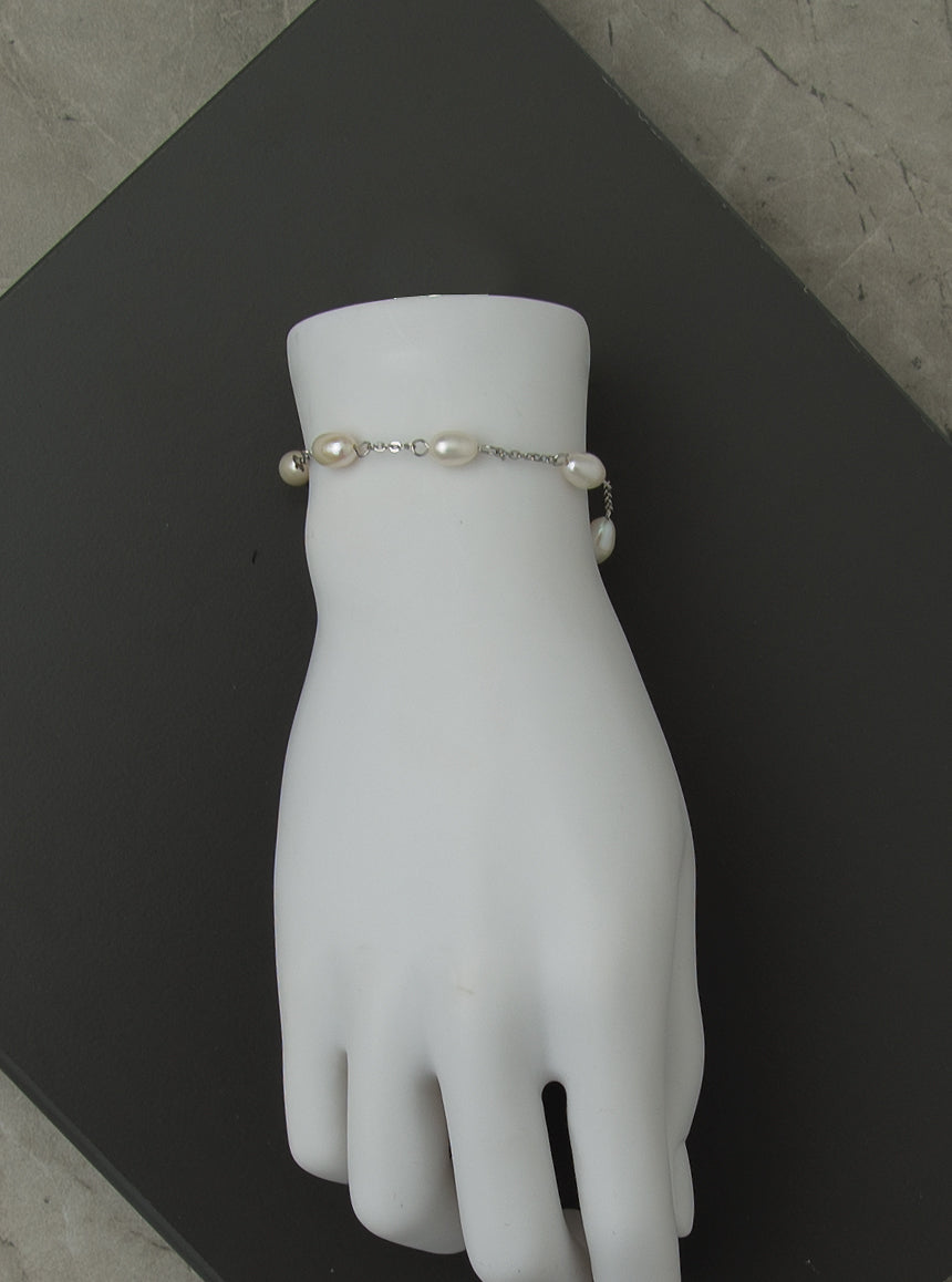 Bracelet with pearls, white or black