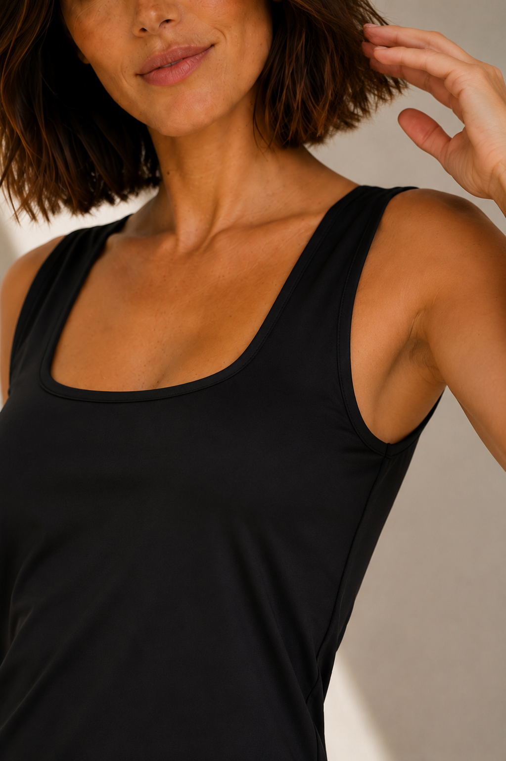 La camisole sculptante à col carré