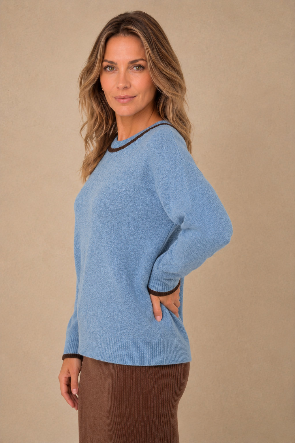 La chandail en tricot essentiel