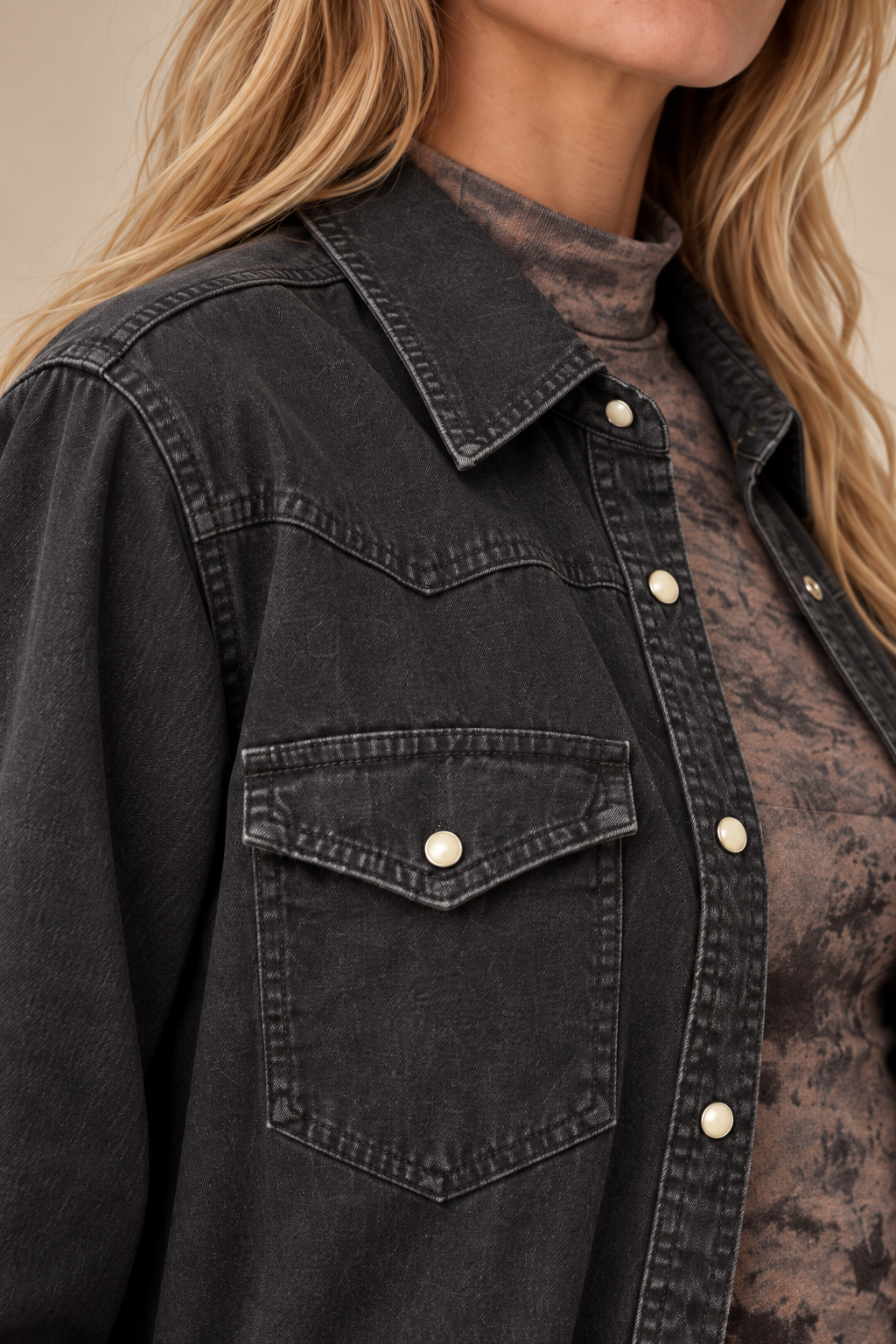La chemise en jean style western