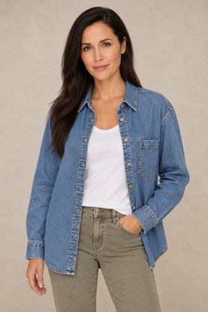 La chemise en denim délavé
