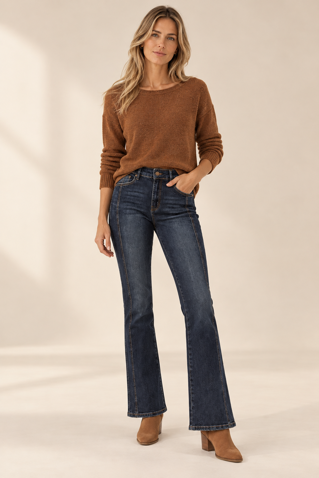 Le jean évasé à coutures apparentes