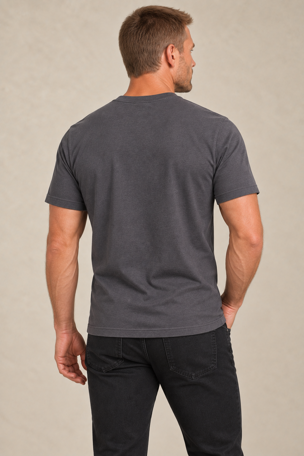 Le t-shirt uni à col rond