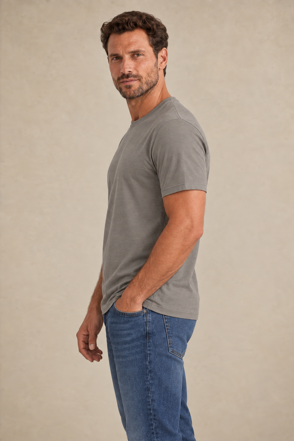 Le t-shirt uni à col rond