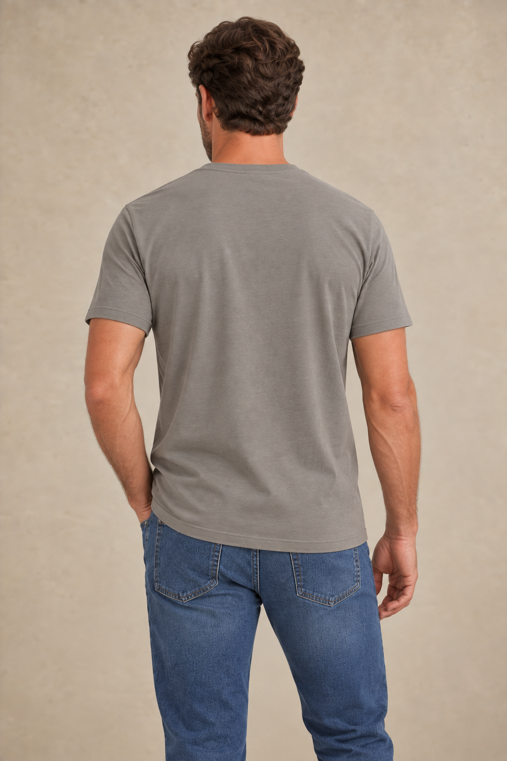 Le t-shirt uni à col rond