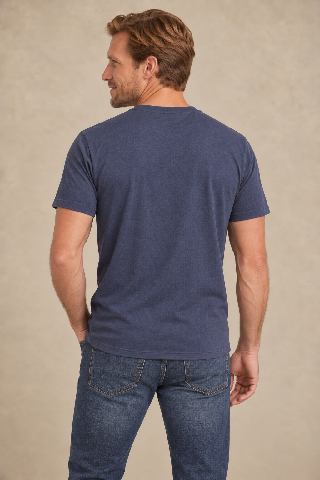 Le t-shirt uni à col rond