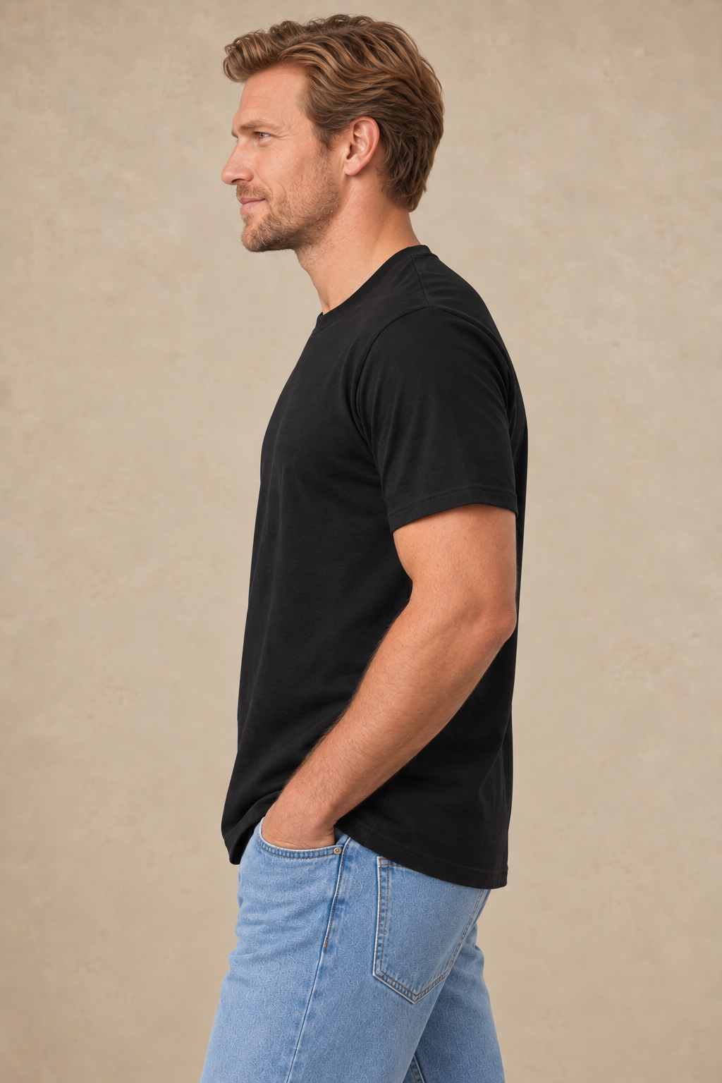 Le t-shirt uni à col rond
