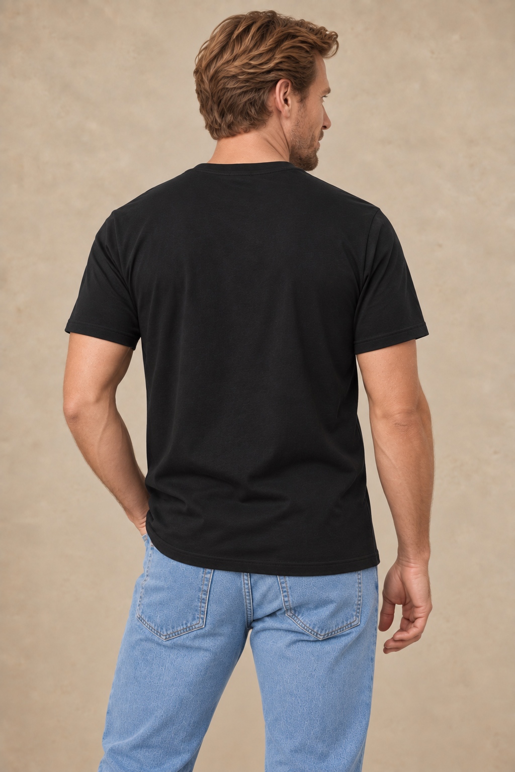 Le t-shirt uni à col rond