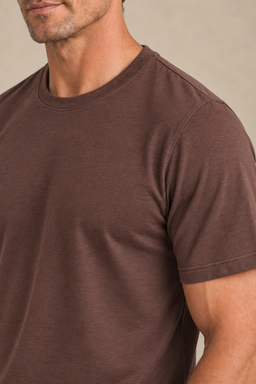 Le t-shirt uni à col rond