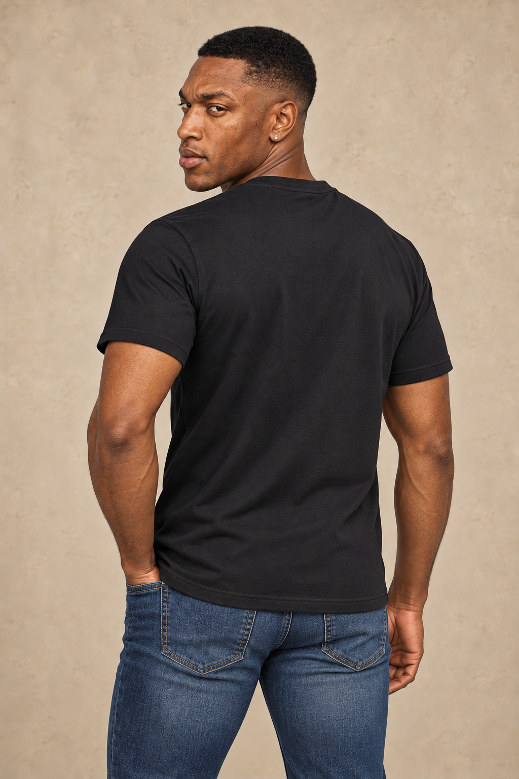 Le t-shirt uni à col rond