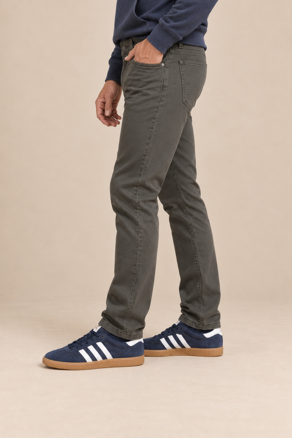 Le pantalon coupe classique de Projek Raw