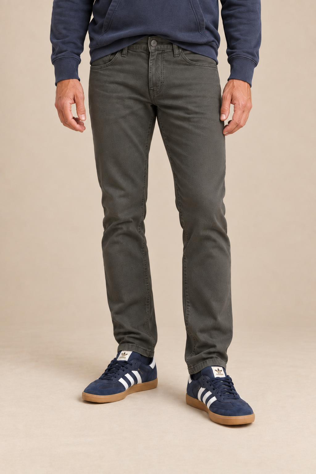 Le pantalon coupe classique de Projek Raw