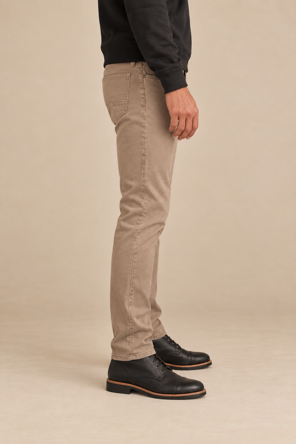 Le pantalon étroit extensible