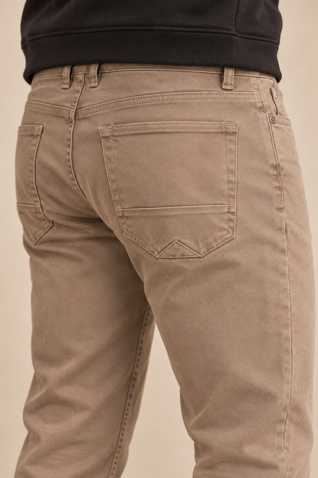 Le pantalon étroit extensible