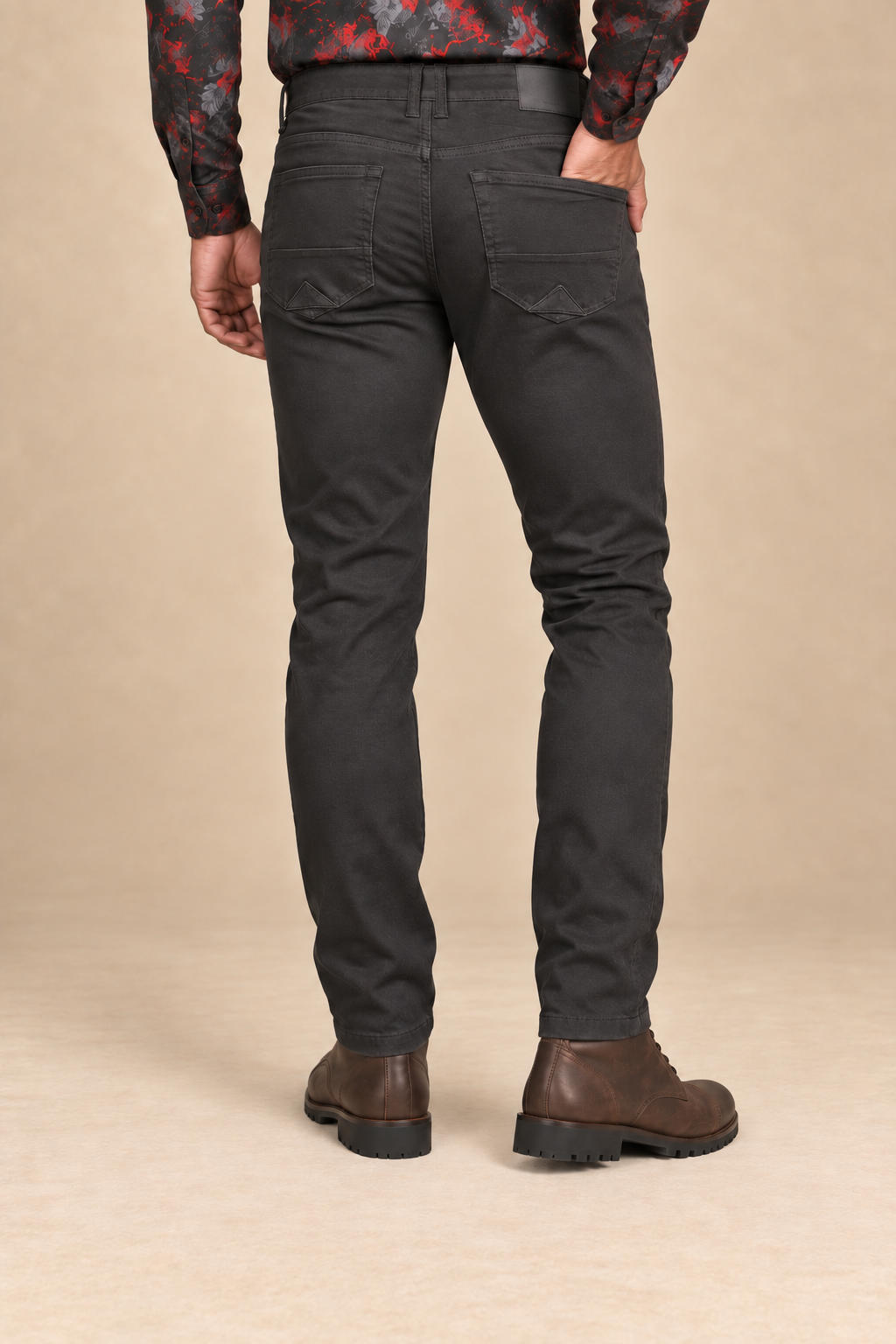 Le pantalon étroit extensible