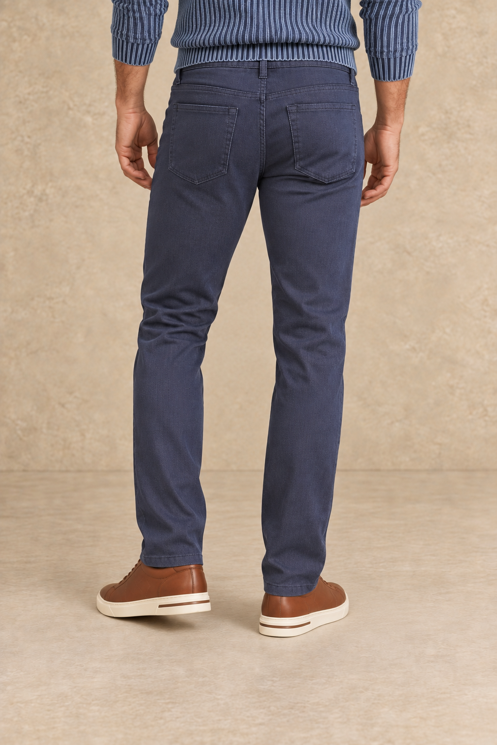 Le pantalon extensible style chino