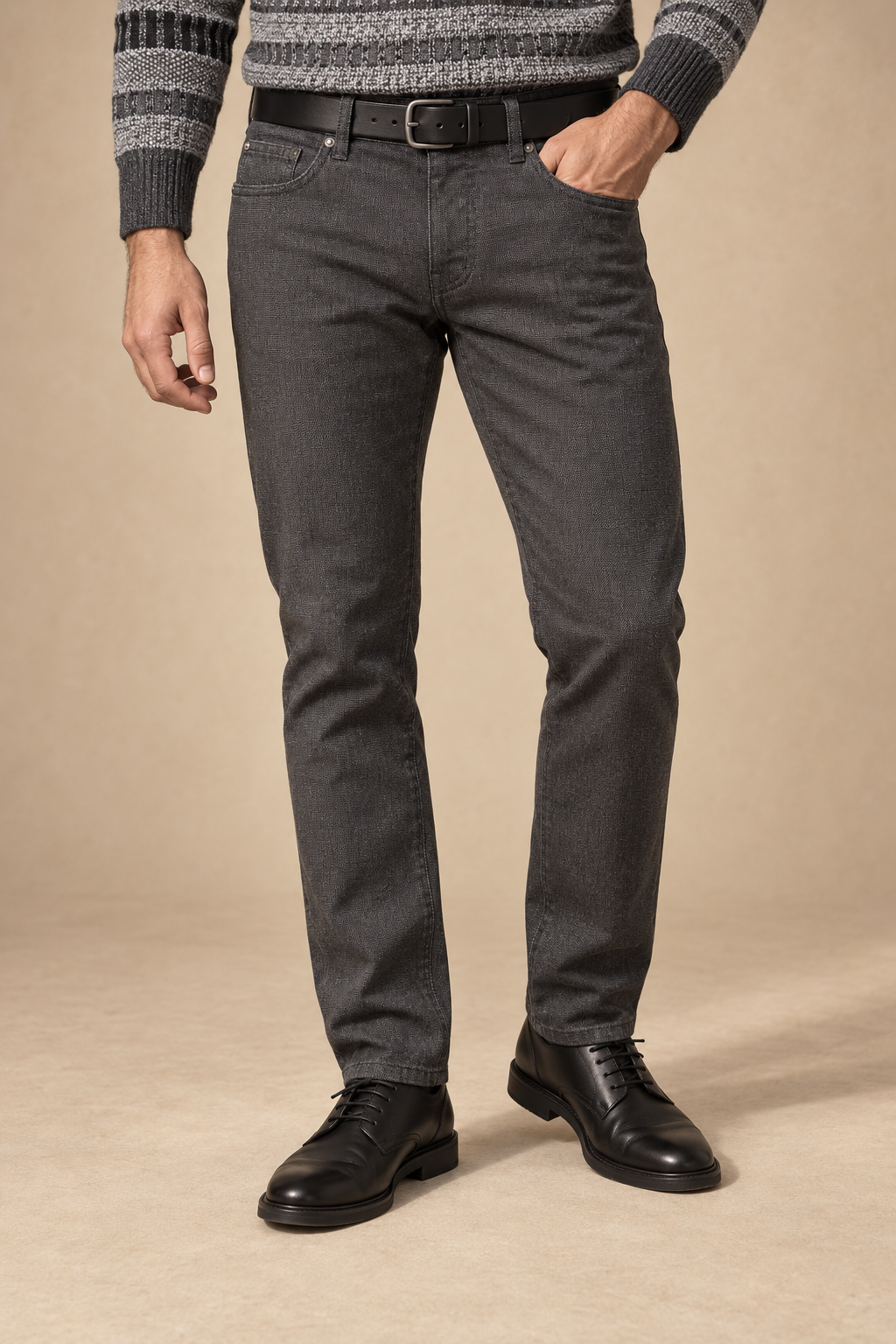 Le pantalon extensible style chino