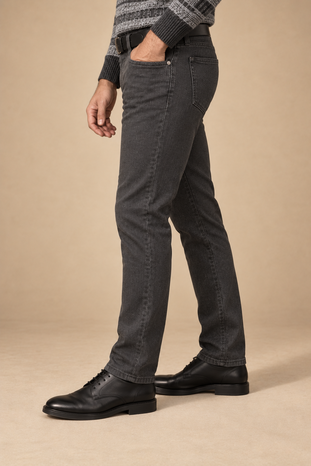 Le pantalon extensible style chino