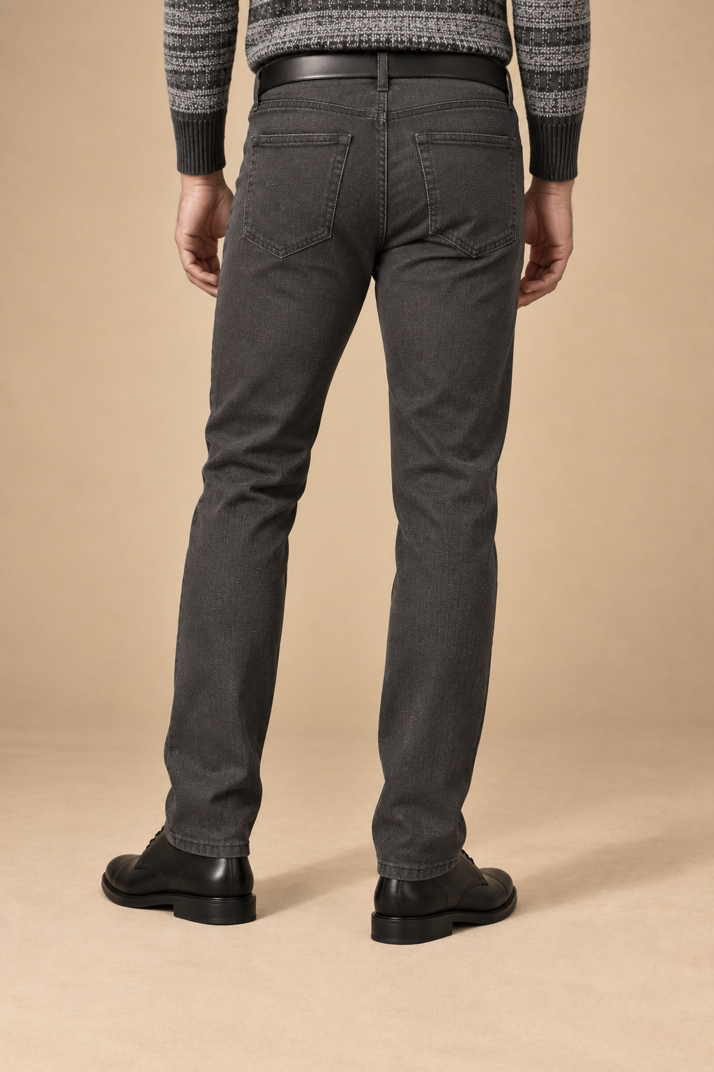 Le pantalon extensible style chino