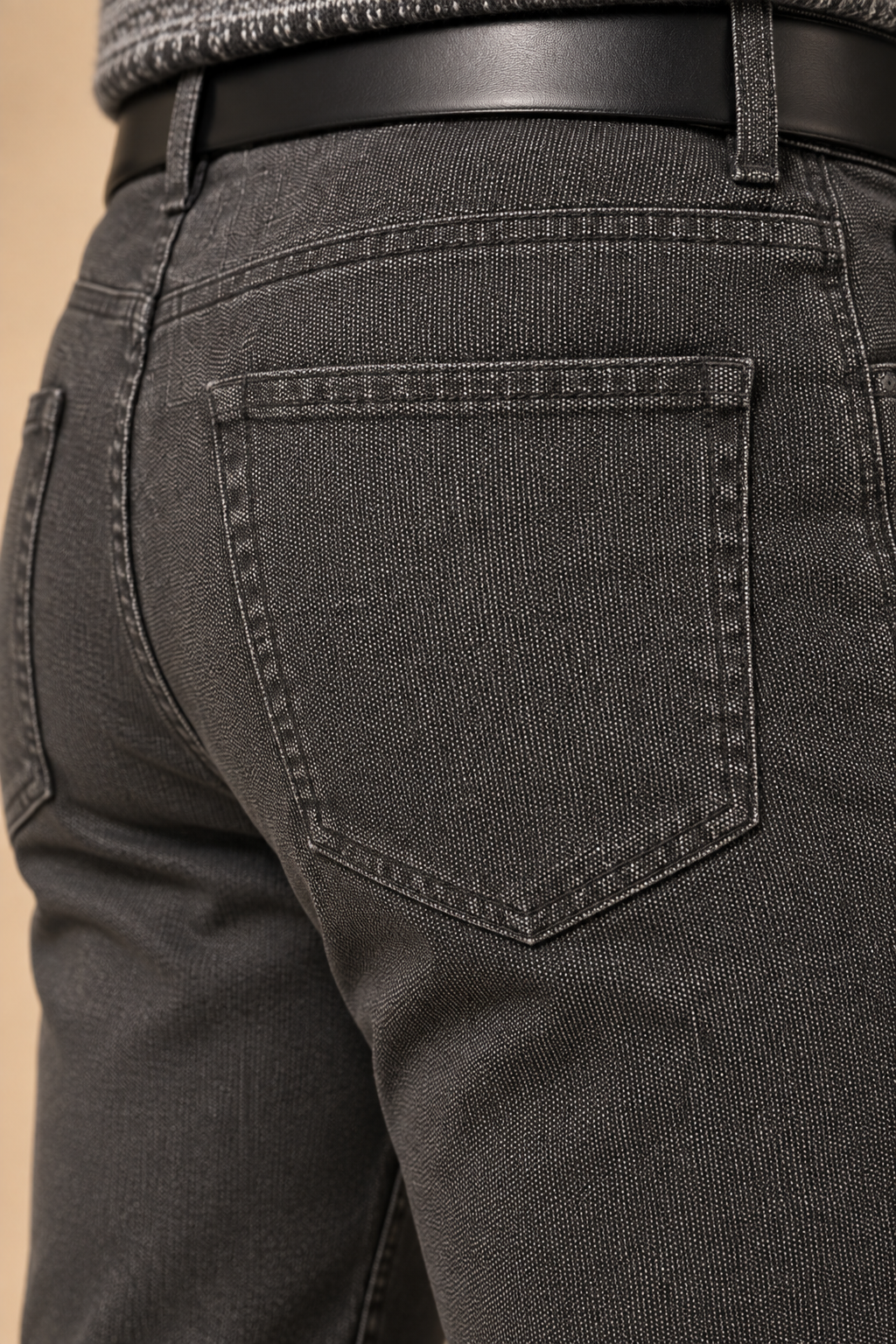 Le pantalon extensible style chino