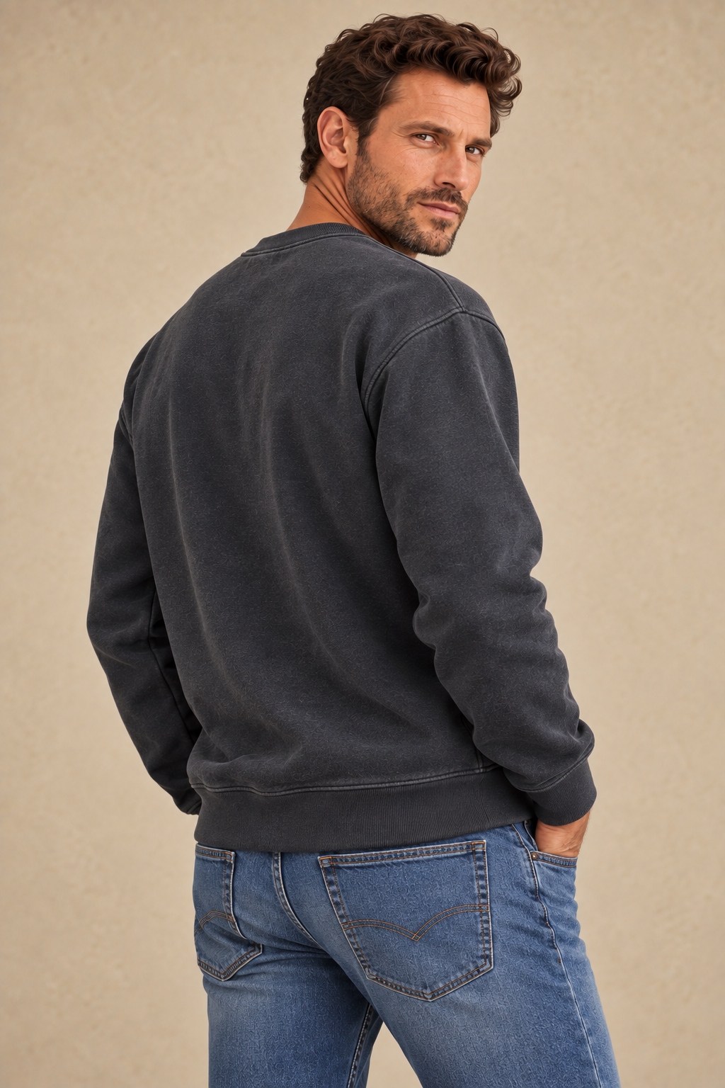 Le chandail noir à imprimé graphique de Levi's