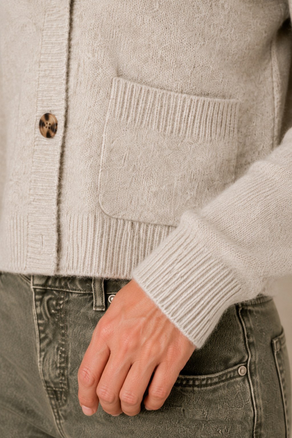 Le cardigan classique à poches