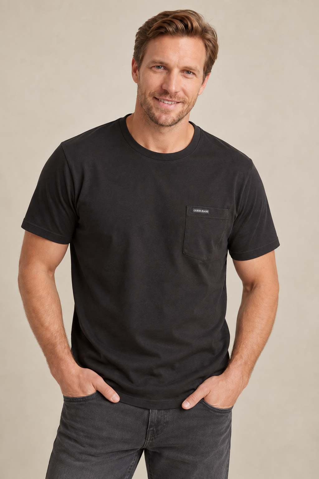 Le t-shirt à poche Guess