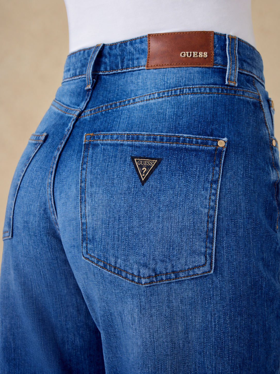 Le jean étroit à taille haute | Guess