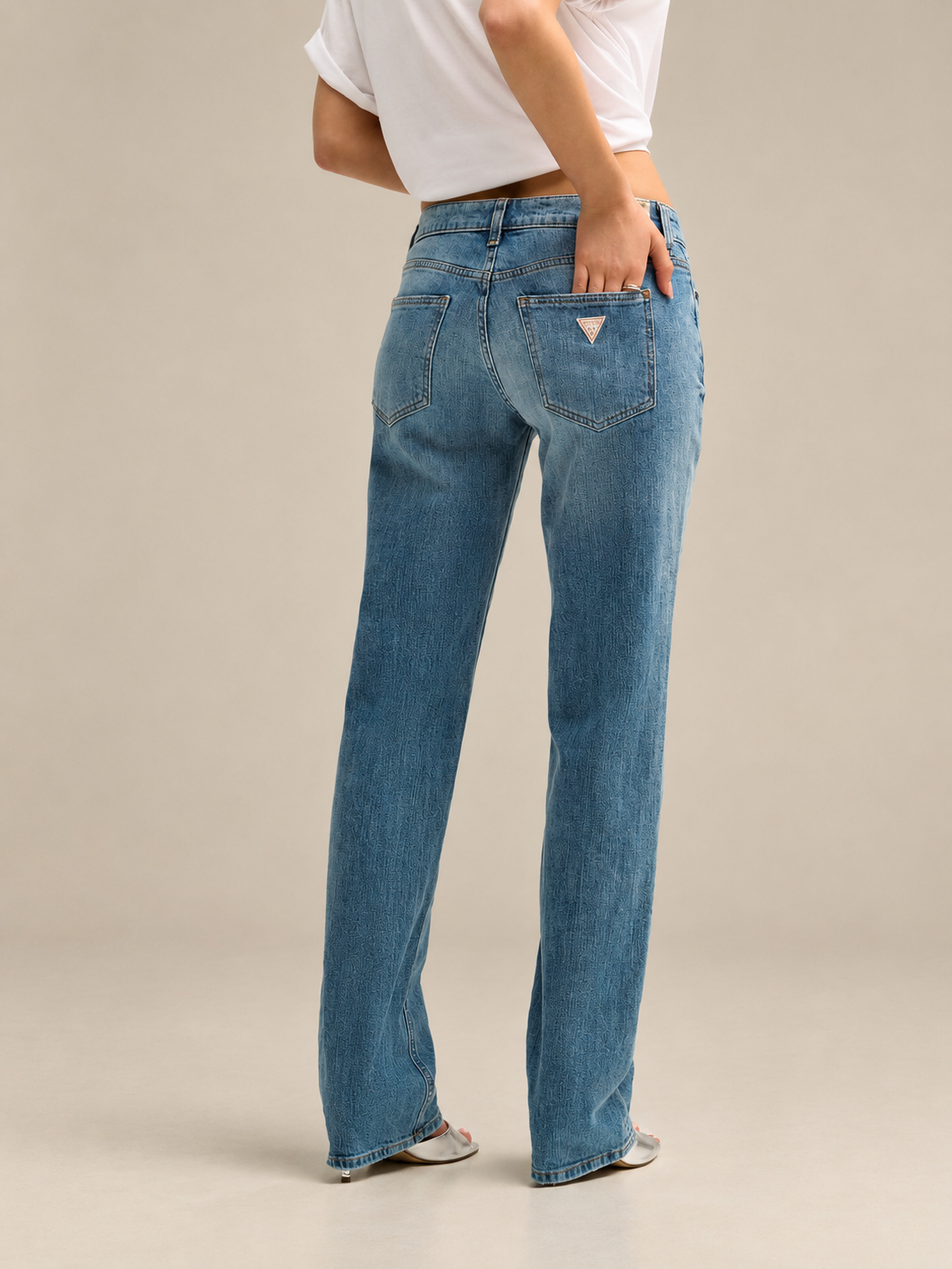 Le jean à jambe droite | Guess