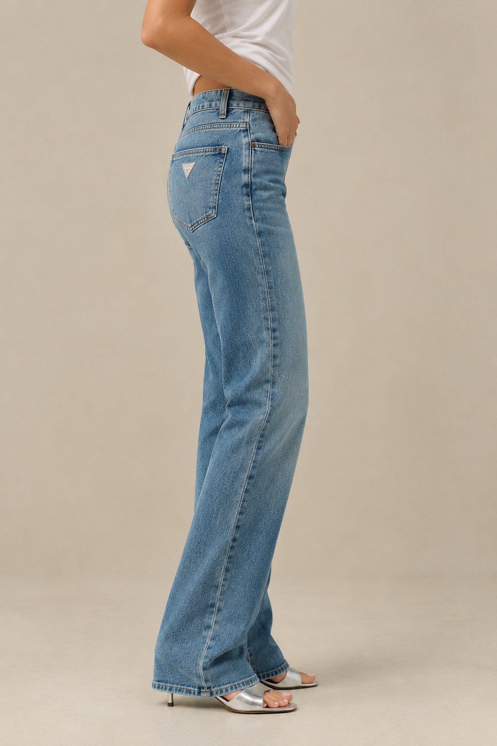 Le jean à jambe droite | Guess