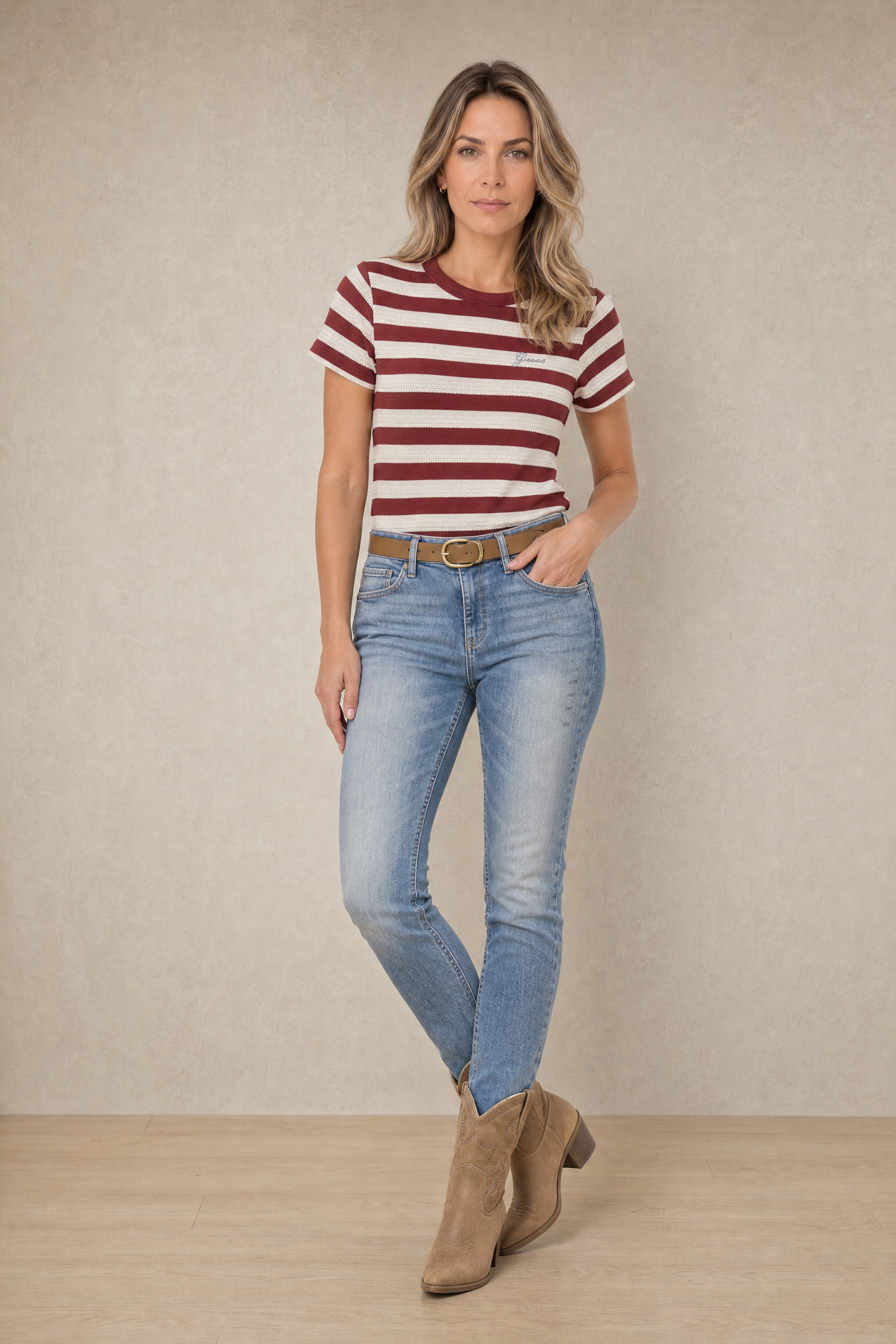 Le t-shirt Guess rouge et blanc