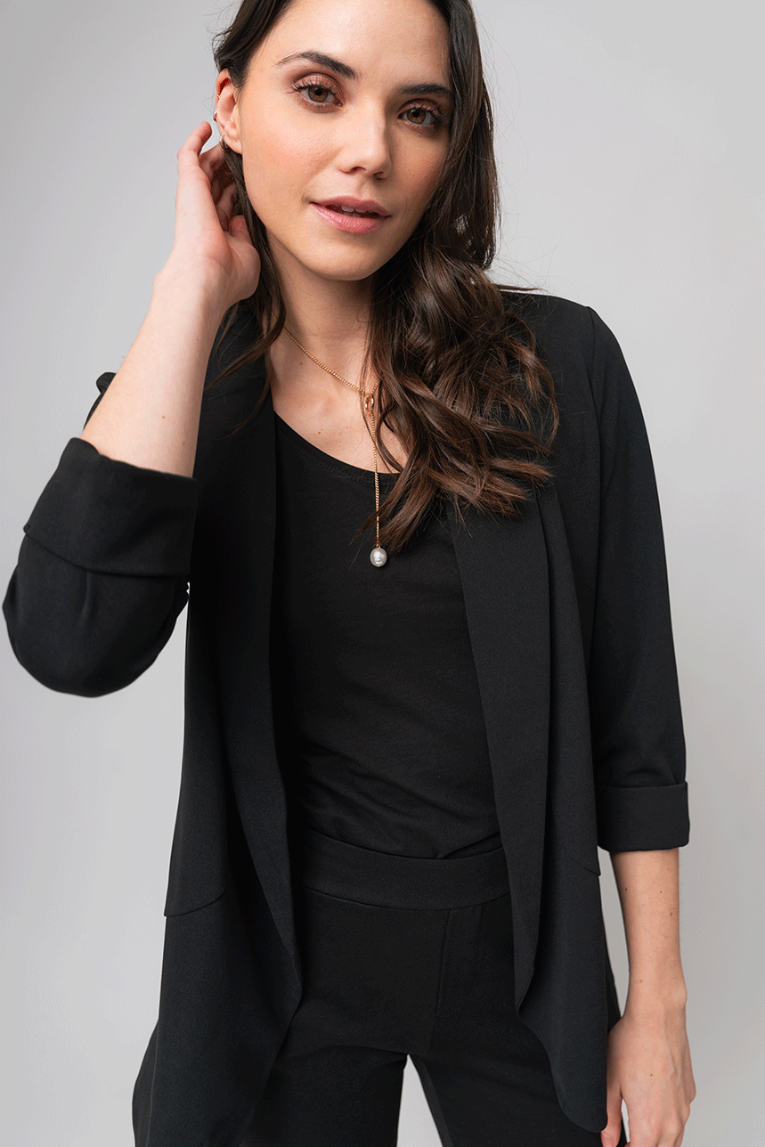 Le blazer uni ouvert à manche ¾