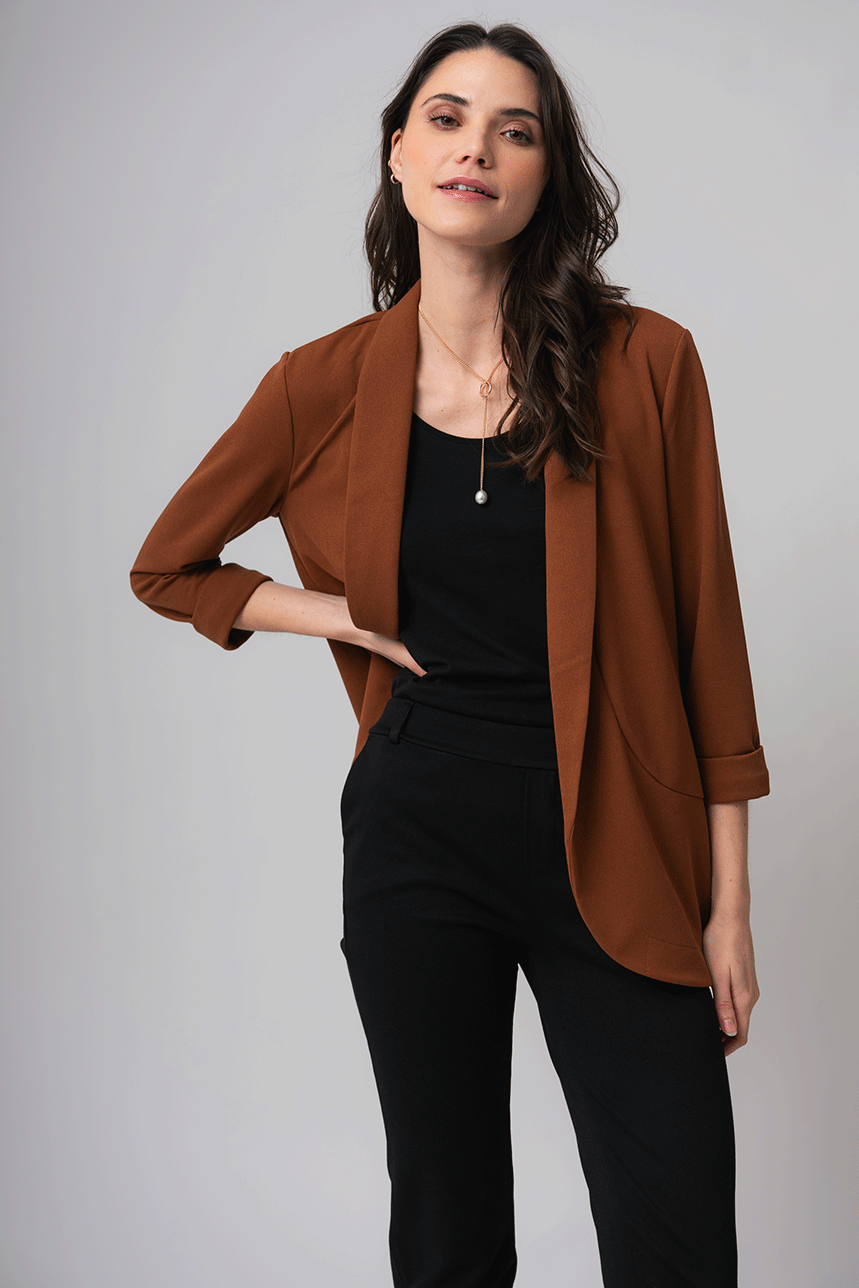 Le blazer uni ouvert à manche ¾
