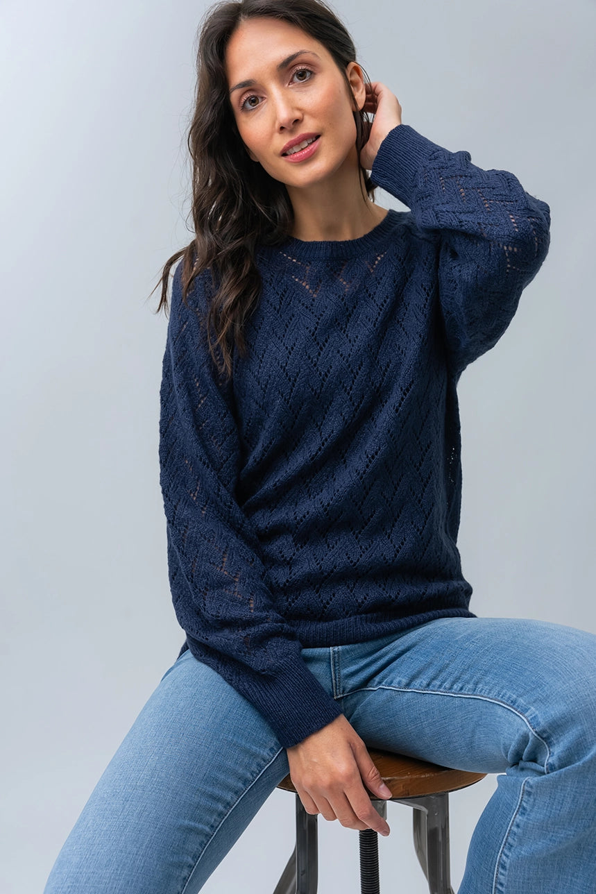 Le chandail en tricot ajoure