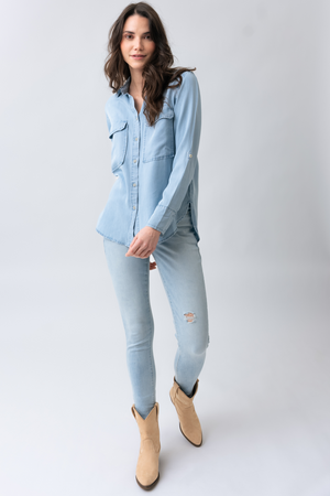 High-waisted jeans with worn details | Model 721