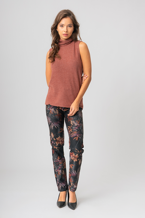 Floral print narrow jeans | Model Georgia