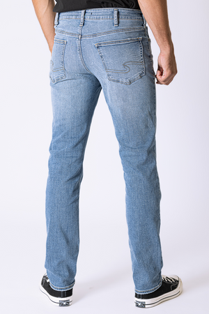 Le jeans bleu étroit délavé | Modèle Konrad