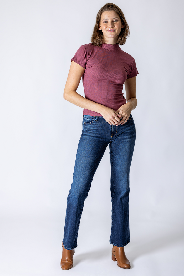 Jeans évasé coutures contraste | Guess | Modèle Sexy boot